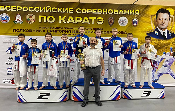 На всероссийских соревнованиях команда ивановских каратистов завоевала 2 место